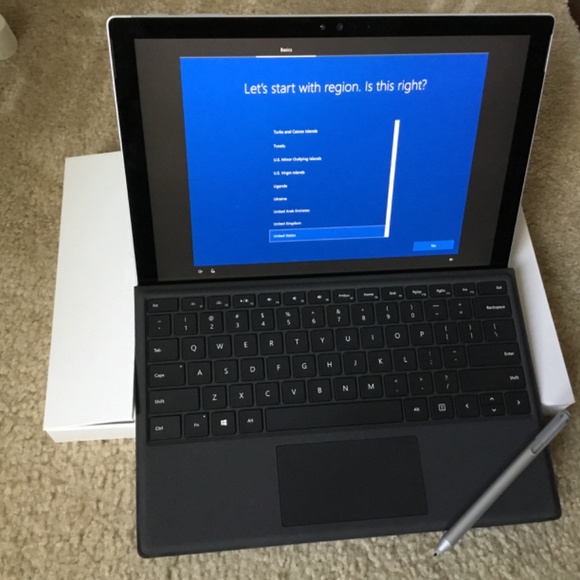 Surface Pro Signature Keyboard – Black - Plus USB / HDMI Adapters - Picture 4 of 10